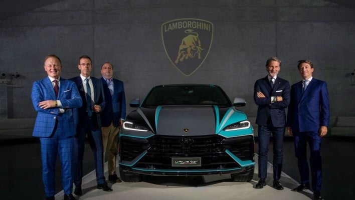 urus se unwrapped%20(2)