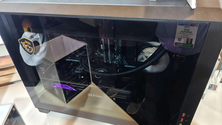 Vue du panneau latéral de l'ordinateur de jeu Meg Vision X AI de MSI au CES 2025.