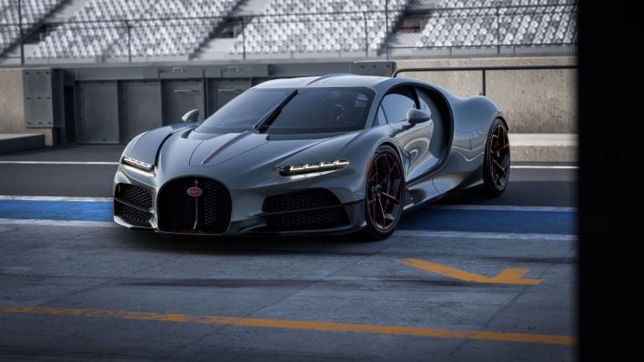 Bugatti's Stunning New Supercar Is An 1800 HP Hybrid Beast With 8-Pipe Exhaust