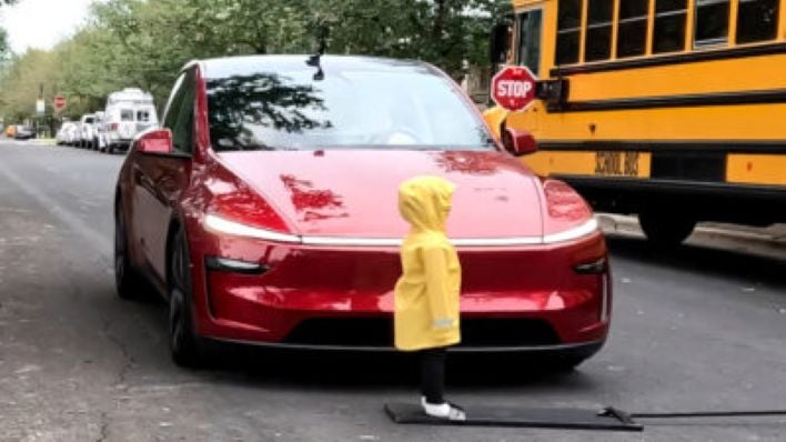 tesla model y crash school1