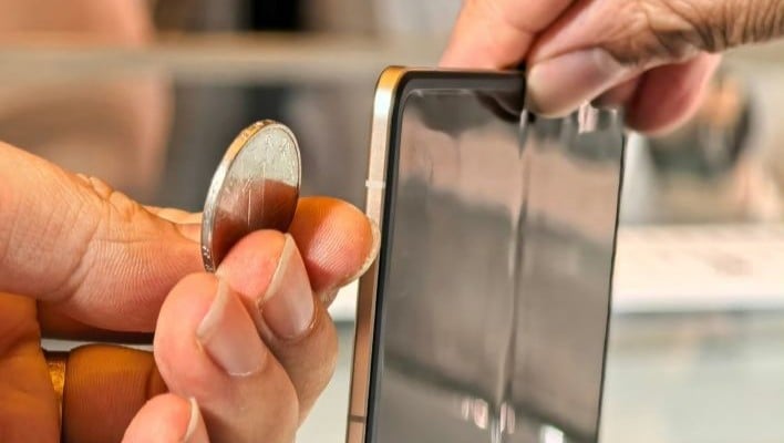 Honor Magic V5 Calls Out Samsung As Thin Phone Wars Intensify
