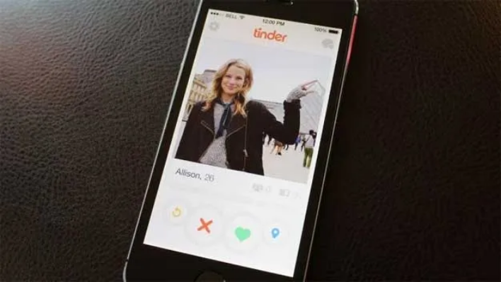 Tinder's Mandatory Face Scan Feature Comes To The US To Fight Fake Profiles