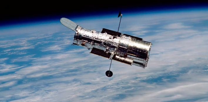 NASA's Hubble Captures Carnage Of A White Dwarf Devouring A Pluto-Sized Object