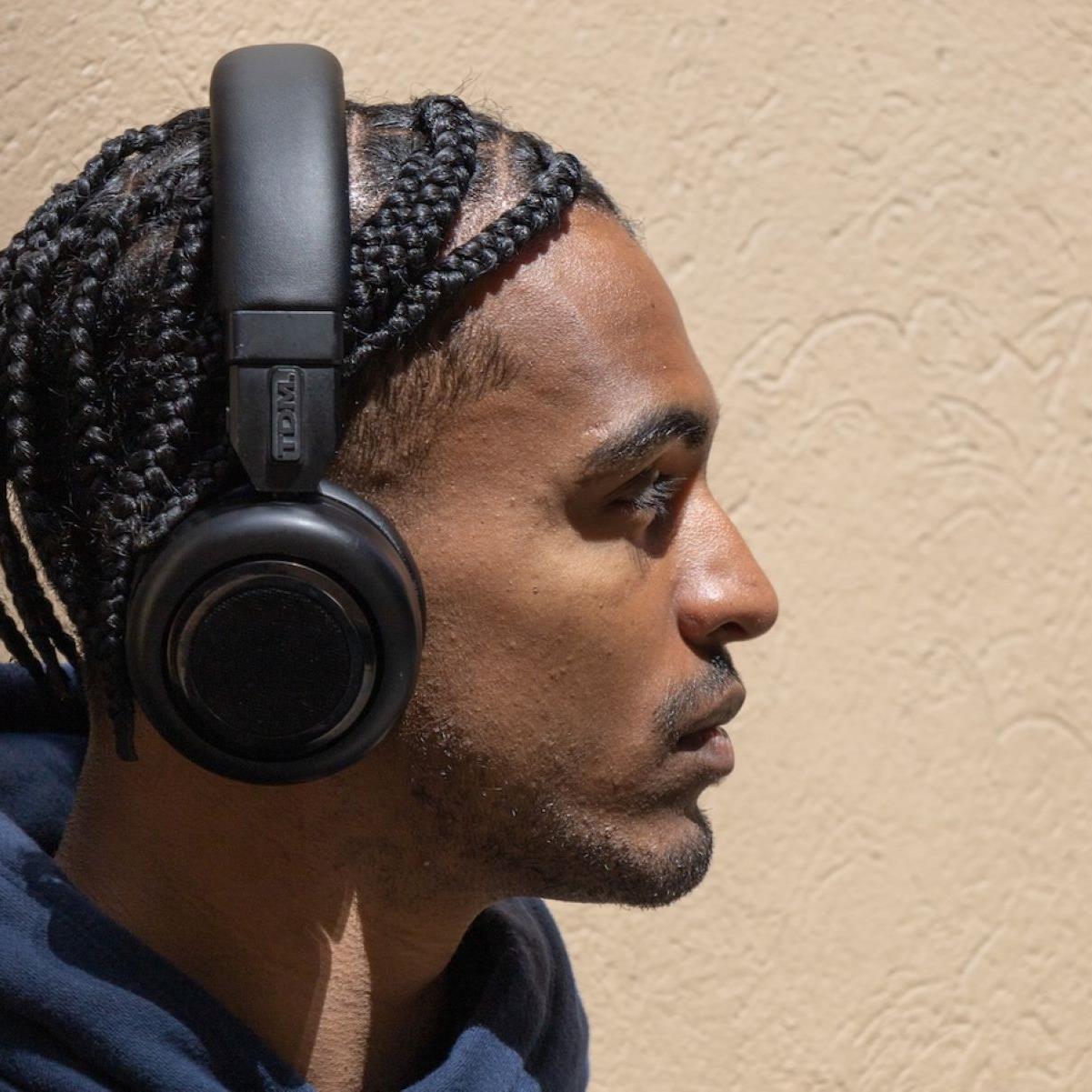 TDM Neo Shape-Shifting Headphones Double As A Portable Boombox