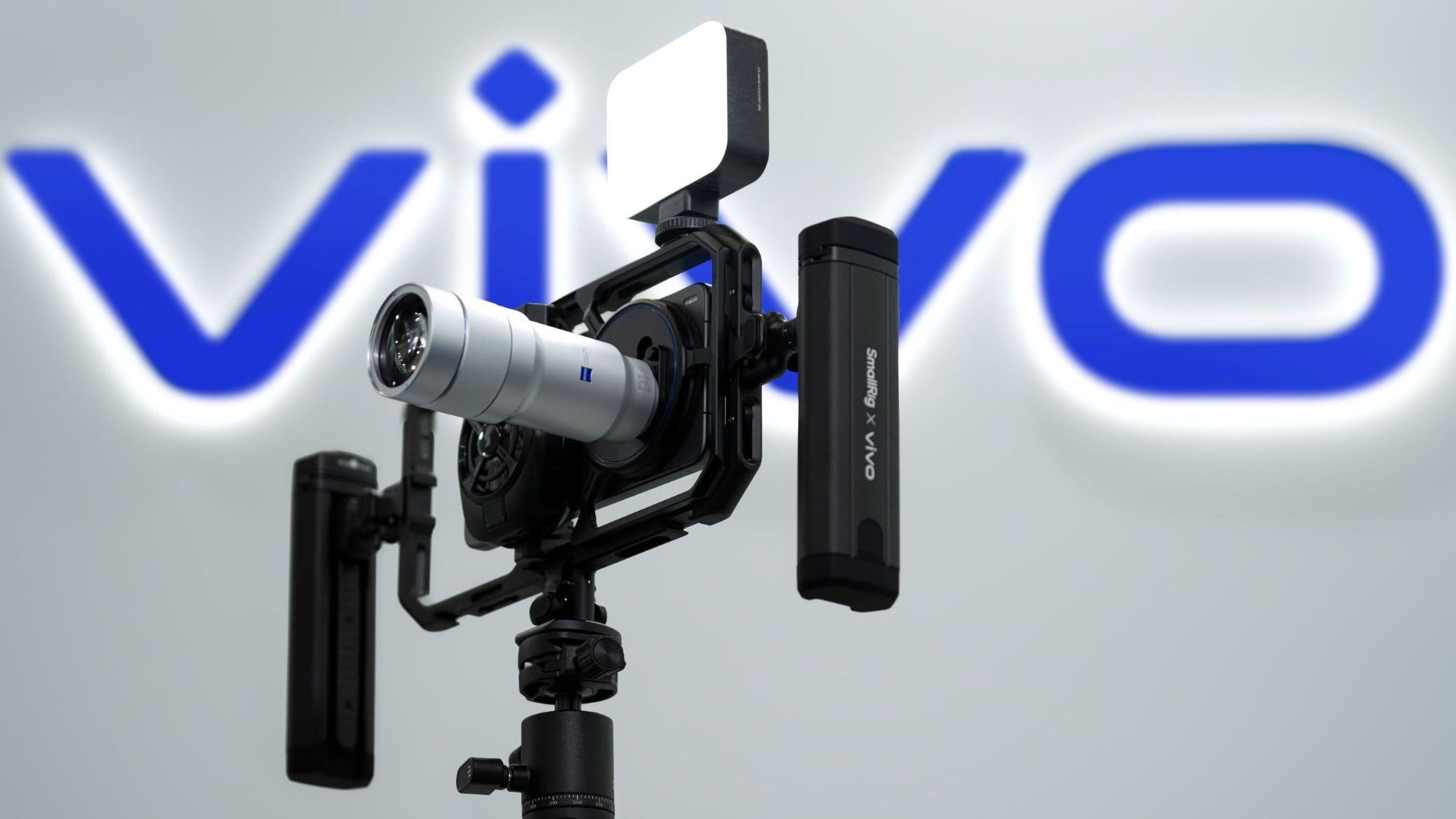 Vivo X300 Ultra Debuts With Mind-Blowing 400mm Zeiss Extender And