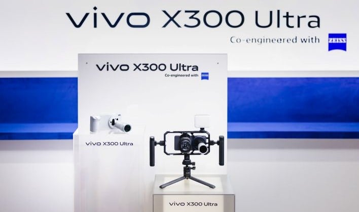 x300 ultra lens front