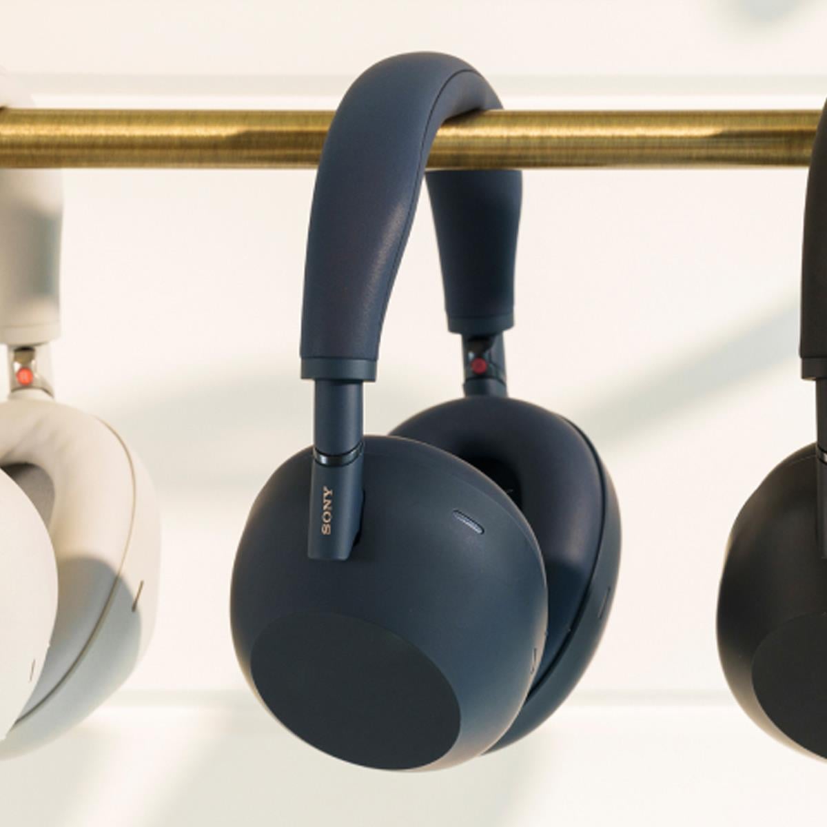 hothardware.com - Paul Lilly - 6 Earbuds And Headphones To Help Meet United Airlines Flight Rules