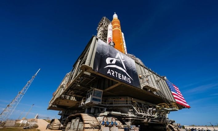 artemis ii rockets1