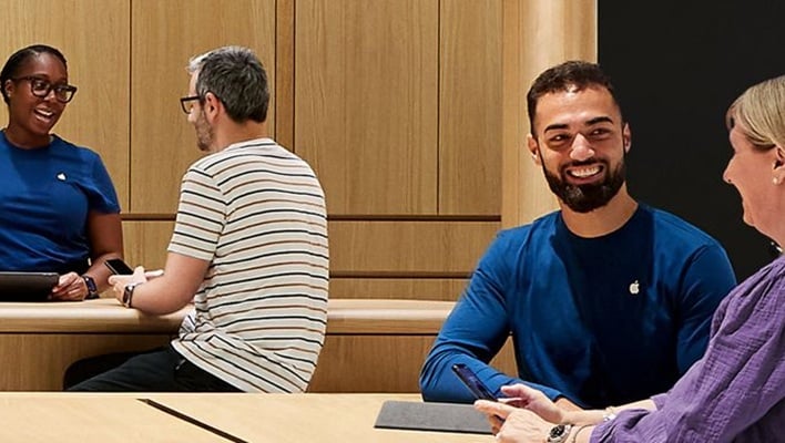 apple genius bar employees customers