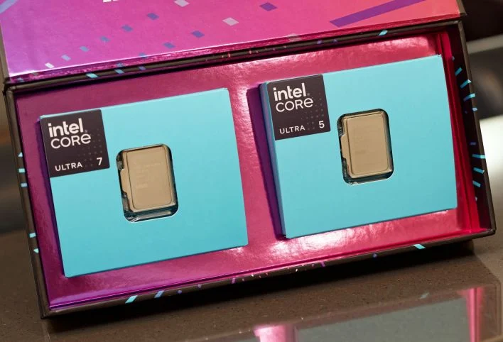 Intel Core Ultra 7 270K Plus and Core Ultra 5 250K Plus boxes.