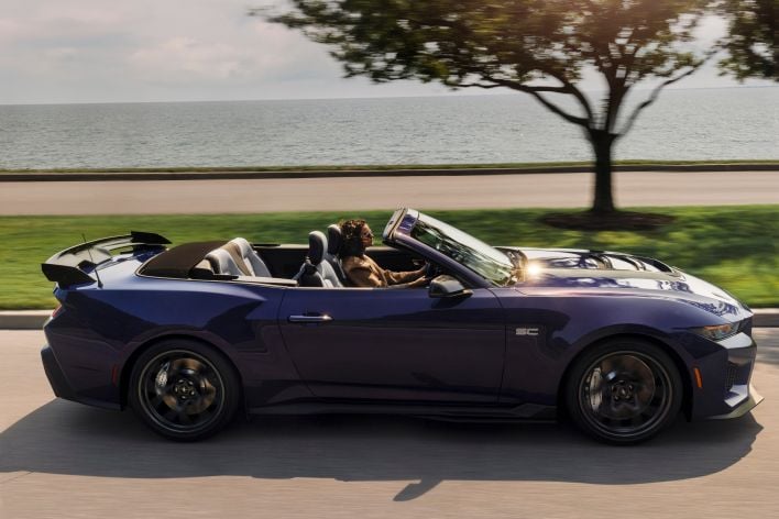2027 Ford Mustang Dark Horse SC converitble, side view