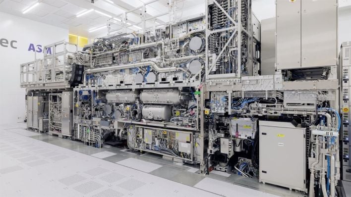 ASML Twinscan EXE:5200B used by Intel