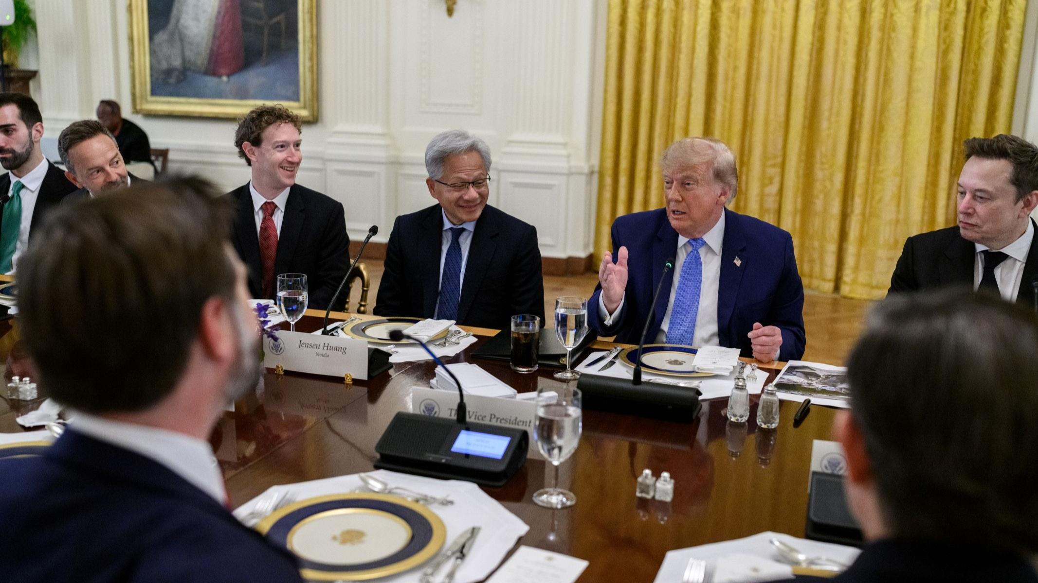 https://images.hothardware.com/contentimages/newsitem/71741/content/16x9_2133x1200_highres-white-house-si-tech.jpg