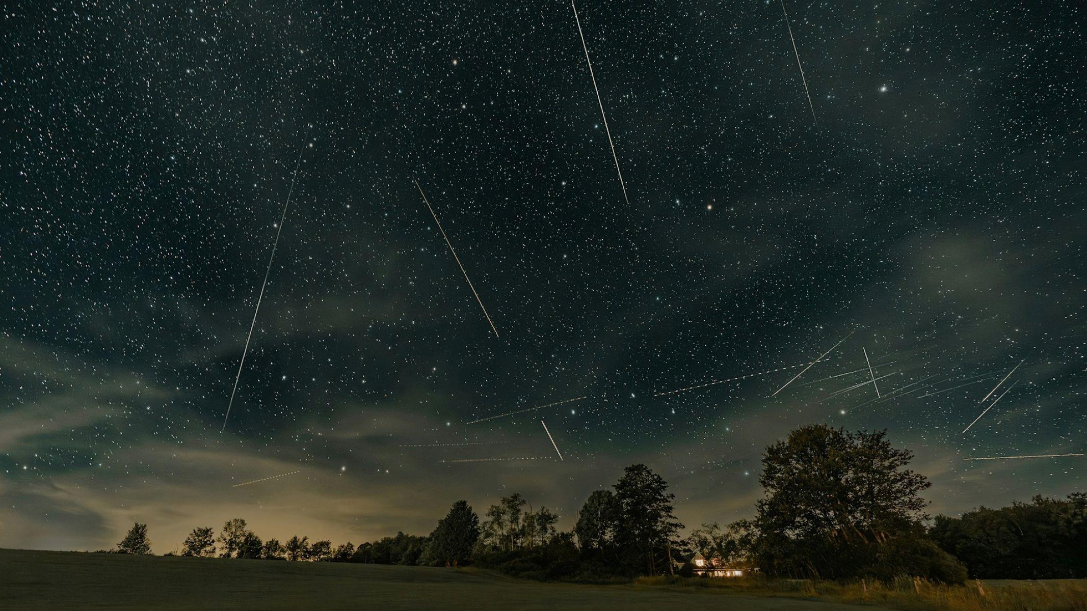 https://images.hothardware.com/contentimages/newsitem/71788/content/16x9_2133x1200_highres-meteor-shower.jpg