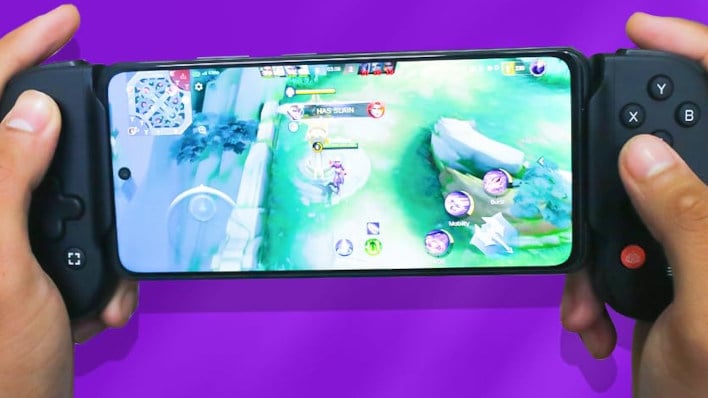 The Backbone One telescopic controller