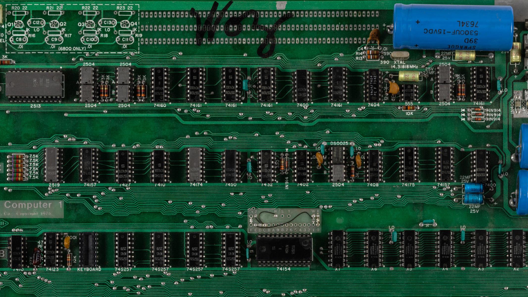 A Working Apple-1 Signed By Wozniak Shatters Record In $1.15 Million Sale