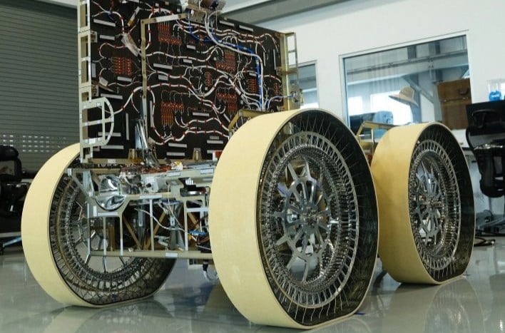 The HPE Spacebourne Supercomputer-4 will be transported by Astrolab's FLIP rover on the moon